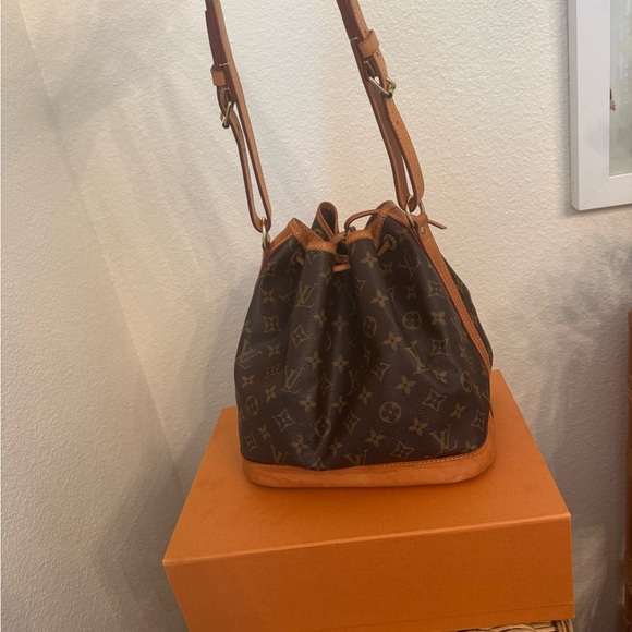 Louis Vuitton Petite Noe Bag - Picture 3 of 11